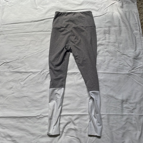 Onzie flow yoga pants with color stripe on side - Picture 2 of 3